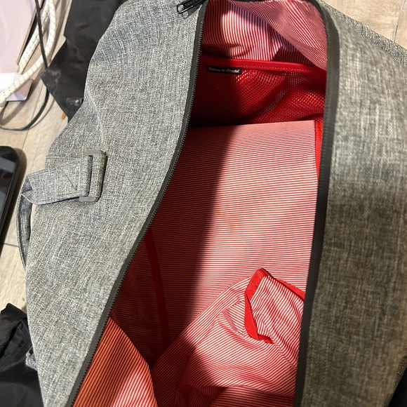 Herschel Novel Duffle HARDLY used - Picture 7 of 7